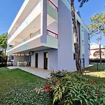 Апартаменти Modern Flat 300 Mt From The *