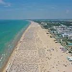 Апартаменти Modern Flat 300 Mt From The *