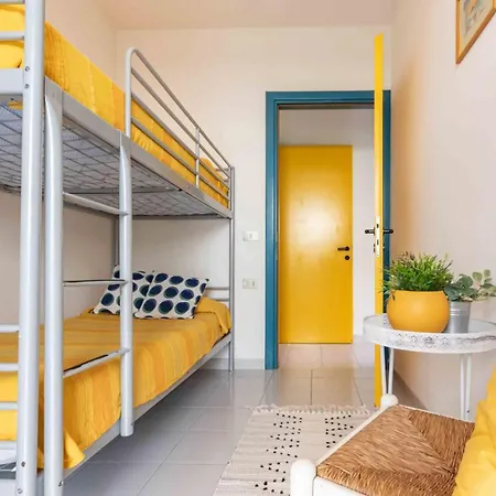 Beachside Getaway Flat For Six Apartamento