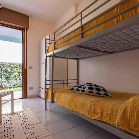 Beachside Getaway Flat For Six *