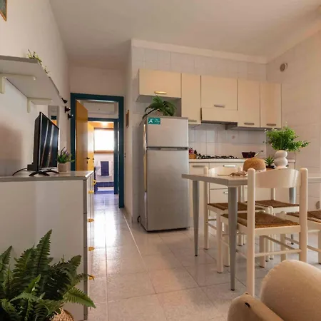 Beachside Getaway Flat For Six *