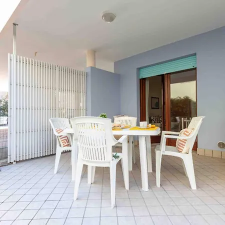 Beachside Getaway Flat For Six Bibione